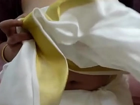 Bhabhi ne apne Nipple Jor Jor se Dabaye